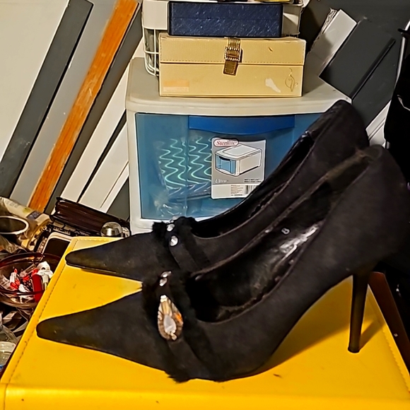 New Suede w/Fur Designer Shoes by Dangerous, Sz 8, Black, Pointy Toe, 3" - Picture 4 of 10